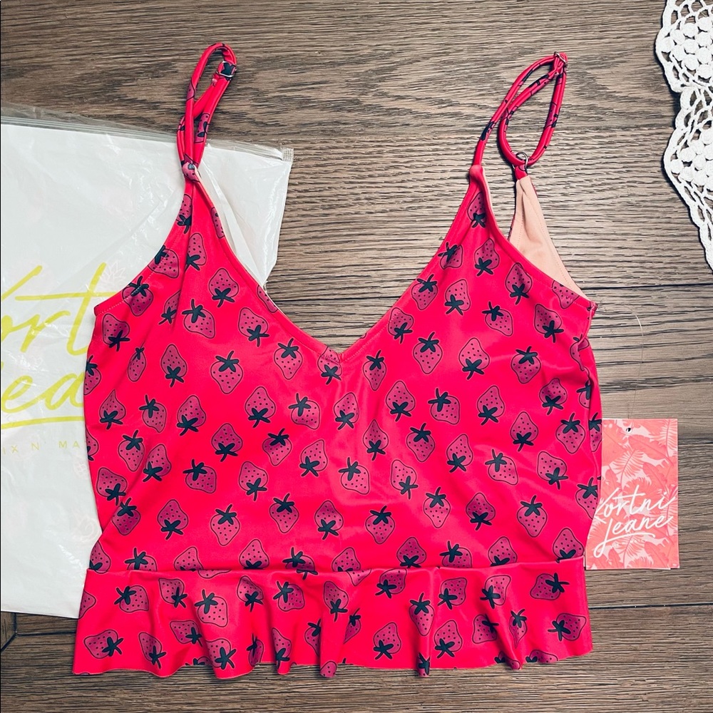 Kortni Jeans Berries Scoop Top